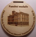 Dřevěná medaile s obrázkem na přání